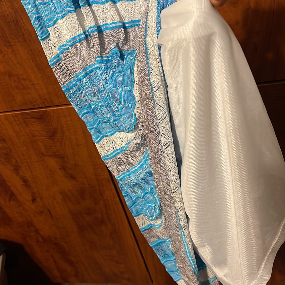 Dresses - Picture 5 of 6